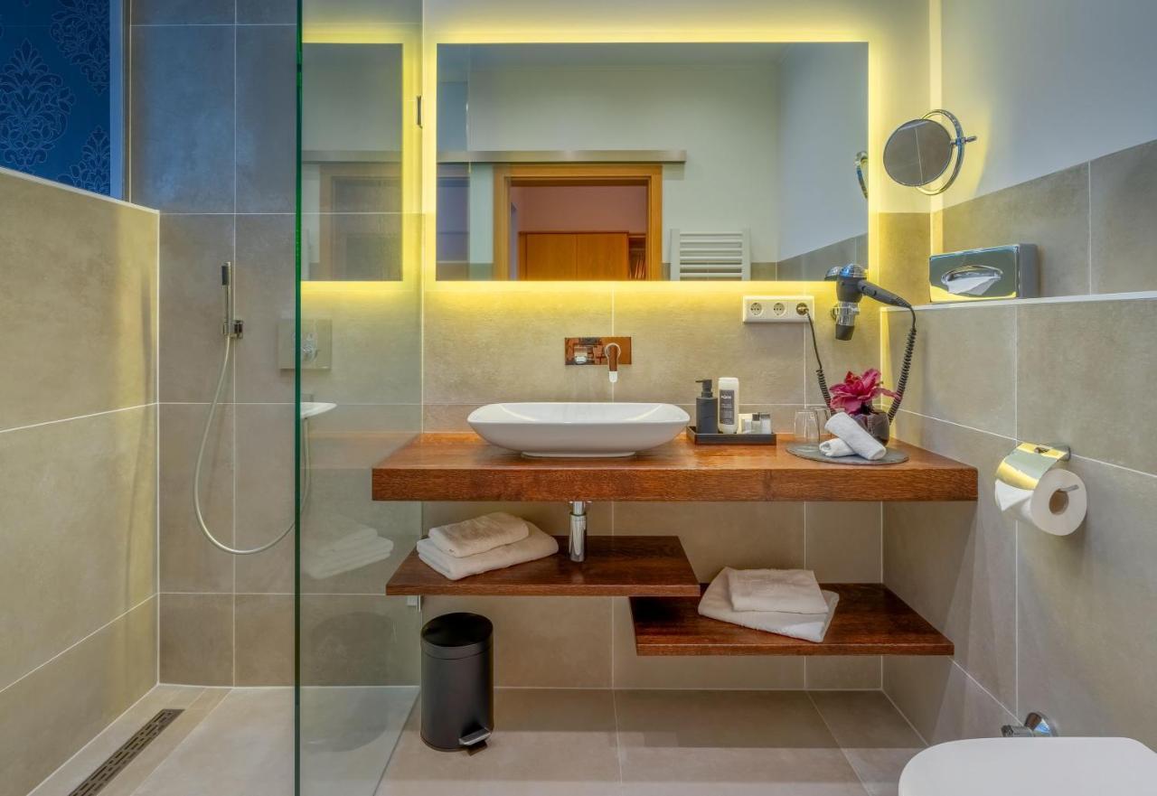 Krone Am Park - Gaestehaus Des Hotel Krone Алценау-ин-Унтерфранкен Екстериор снимка