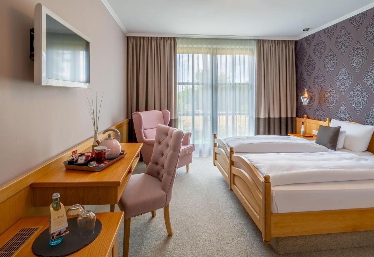 Krone Am Park - Gaestehaus Des Hotel Krone Алценау-ин-Унтерфранкен Екстериор снимка