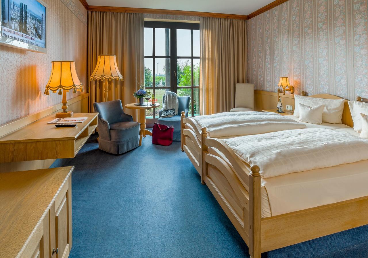 Krone Am Park - Gaestehaus Des Hotel Krone Алценау-ин-Унтерфранкен Екстериор снимка